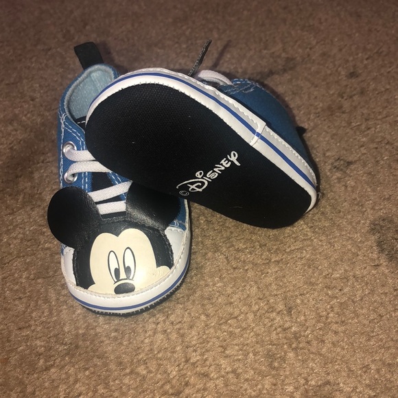Mickey Mouse shoes - Picture 3 of 3